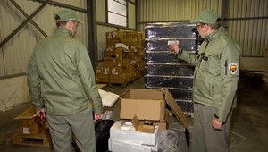 Colníci zaistili tovar, ktorý nespĺňal bezpečnostné kritériá. Uskladnenie nebude zadarmo