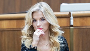Jej odchod chce viac ľudí, než ju volilo: Petícia za odstúpenie ministerky Šimkovičovej presiahla 105-tisíc podpisov