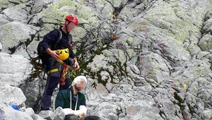 Pád turistu pri výstupe na Gerlachovský štíť. Zasahovať musel aj vrtuľník
