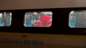 Dráma vo vlaku: Muž ohrozoval cestujúcich nožom