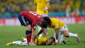 Srdciar Neymar chce nastúpiť vo finále, lekári sú proti