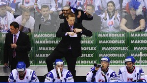 Hanlon miešal formácie, Slováci proti Česku s Cibákom