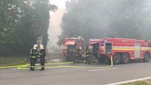 V Bratislave vypukol rozsiahly požiar. Nasadili viac ako dva tucty hasičov