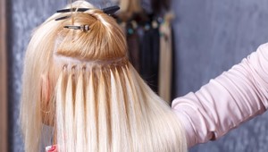 Žena si takmer rok nečesala vlasy: Nechutné, čo v nich kaderníčka objavila!