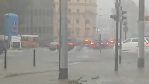 Problémy pre prívalový dážď. Povodeň zatopila hlavnú stanicu aj štátnu operu