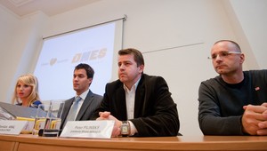 Prídeme o milióny? Zelení hovoria o vypísaní nových volieb