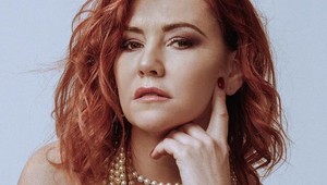 Haasovej červené vlasy sú už minulosťou: Čo to má na hlave?