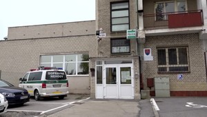 Otec mal dcéru surovo napadnúť na ulici. Incident zachytili svedkovia na video