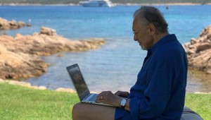 Gott píše pri mori memoáre