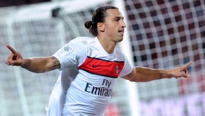 Dani Alves zjedol hodený banán, Ibramihovič burské oriešky!