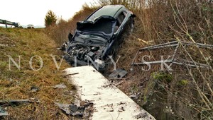 Auto mladej vodičky skončilo prevrátené v priekope. Dôvodom bol pravdepodobne mikrospánok
