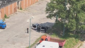 Policajti streľbou pri bytovke zákon neporušili