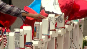 Masového vraha odsúdili na 90 doživotí, žalobcovia žiadajú trest smrti