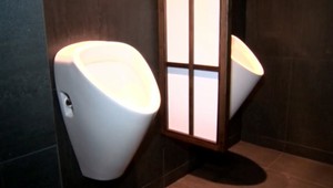 V Nitre ukradli z herne pisoár