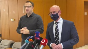 Minister Gröhling o učiteľoch a hoaxoch: Vyvracať hoaxy o koronavíruse môžu na školách aj odborníci