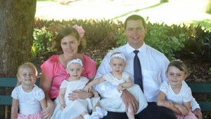 Matka zahynula pri autonehode, 5-ročné dievčatko z auta zachránilo tri sestry