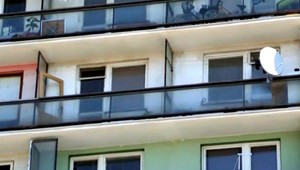 Juraj si ukradnutú práčku a sporák do bytu preniesol cez balkón!