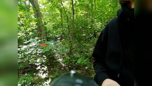 Mŕtvu ženu našli v lese neďaleko jazera v bratislavskej Petržalke. Okolo krku mala mať lano