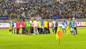 Brankár skolaboval počas zápasu, zomrel na infarkt