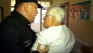 VIDEO. Lekára z Dolného Ohaja spacifikovali až policajti...