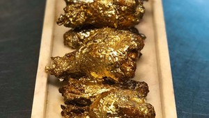 Kuracie krídelká za tisíc dolárov? Ani keď sú obaľované v zlate?