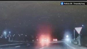 AUTENTICKÉ VIDEO: Nočná policajná naháňačka v Trnave. Vodič mal pritom už dvojnásobný zákaz šoférovať