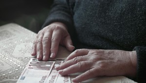 Vianočné príspevky pre dôchodcu budú. Nedostane sa ale na všetkých