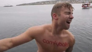 Zlé aj vidieť: Skočil pupkáča z výšky 27 metrov