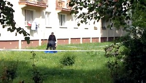 Dôchodca (†86) sa rozhodol skončiť so životom, vyskočil z okna