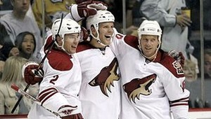 Proti predaju Phoenixu sa postavili aj NBA, NFL a MLB