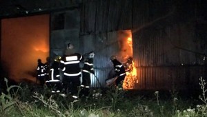 Hasiči hasia požiar v Pribyline už viac ako pätnásť hodín