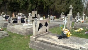 Peter zdemoloval cintorín, obyvatelia obce by mu odťali ruky