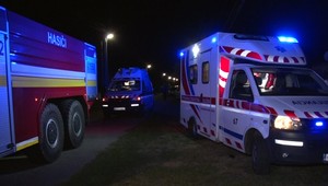 Požiar rodinného domu. Hasiči zachraňovali rodičov s dvomi malými deťmi