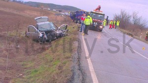 Pri Abramovej sa zrazil autobus s autom, 26 zranených