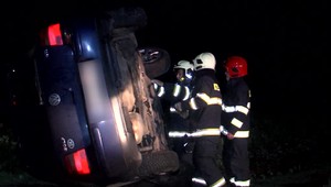 Vodička (19) predviedla hrozivý manéver, s autom potom skončila vo dvore domu. Majitelia z nehody prekvapení nie sú