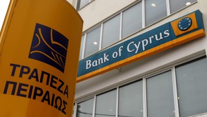 Záchranný plán Cypru má prvú obeť. Odstúpil guvernér cyperskej banky