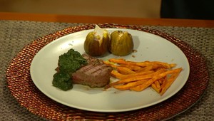 Argentínsky steak s chimi churi omáčkou a batátové hranolčeky