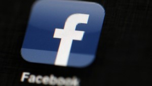 Za neodstránenie nenávistných správ hrozia Facebooku pokuty