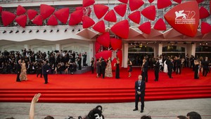 V Benátkach rozprestreli červený koberec. Štartuje filmový festival
