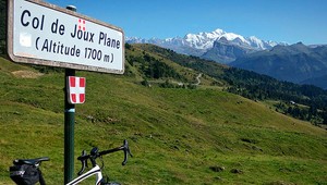 Náročná etapa v Alpách rozhodne definitívne o víťazoch