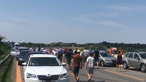 Vodiči, pozor. Ak uviaznete na diaľnici, tieto pravidlá by ste mali dodržať