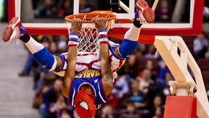 Na Bullarda z Harlem Globetrotters spadla konštrukcia koša