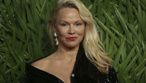 Pamela Anderson sa mala vydávať, s mladým milencom sa ale rozišla