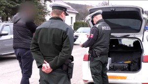 Prekročil rýchlosť, vraj sa ponáhľal k lekárovi. Polícia mu neverila, no napokon skončil v nemocnici