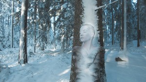 Neviditeľné polonahé krásavice: Modelky, ktoré dokonale splývajú s okolitým prostredím