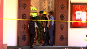 Niektorí zahraniční turisti už predčasne opúšťajú Srí Lanku. Slovensko zatiaľ vládny špeciál neposiela