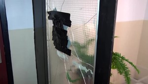 Za známku sa žiak učiteľovi pekne poďakoval – petardou, ktorú mu hodil do schránky