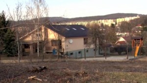 Lupiči, ktorí zviazali celú rodinu, sú na úteku