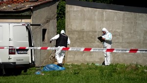 Vražda pri obchodnom centre: Okoloidúci našli mŕtvu ženu s reznou ranou na krku