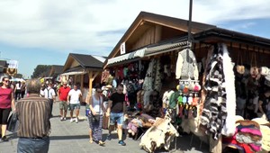 Takto vyzerá poľský trh, keď je na Slovensku štátny sviatok